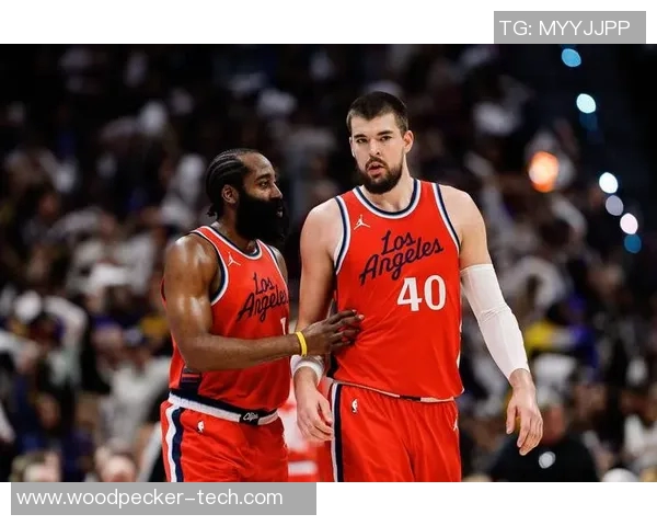 老将哈登苦战不息！场均35.9分钟高居联盟第七，前六球员均不足28岁