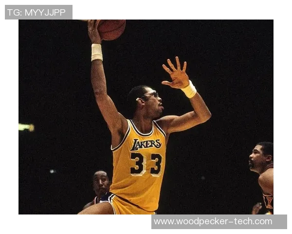 年薪5520万,从MVP快速下滑,折磨自己也折磨球队,或许该退役了 年薪5520万,从MVP快速下滑,折磨自己也折磨球队,或许该退役了